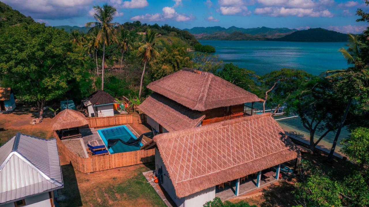 Khabita Beach Resort Lembar  外观 照片