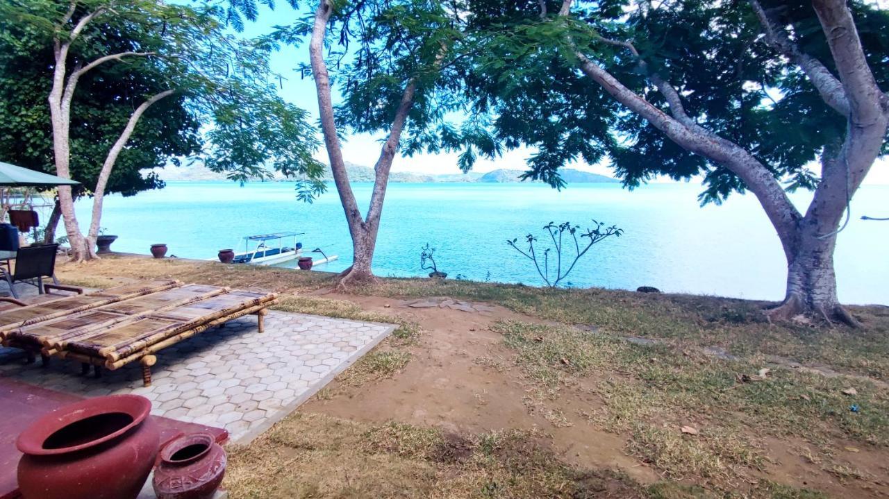 Khabita Beach Resort Lembar  外观 照片