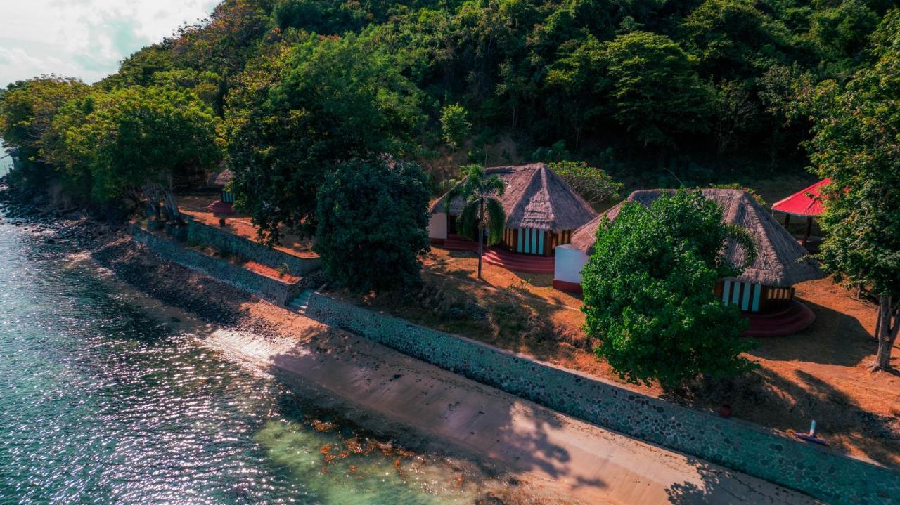 Khabita Beach Resort Lembar  外观 照片