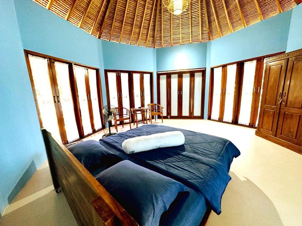 Khabita Beach Resort Lembar  外观 照片