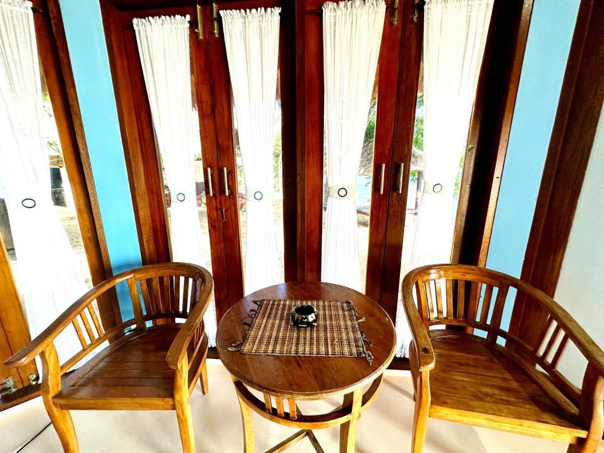 Khabita Beach Resort Lembar  外观 照片