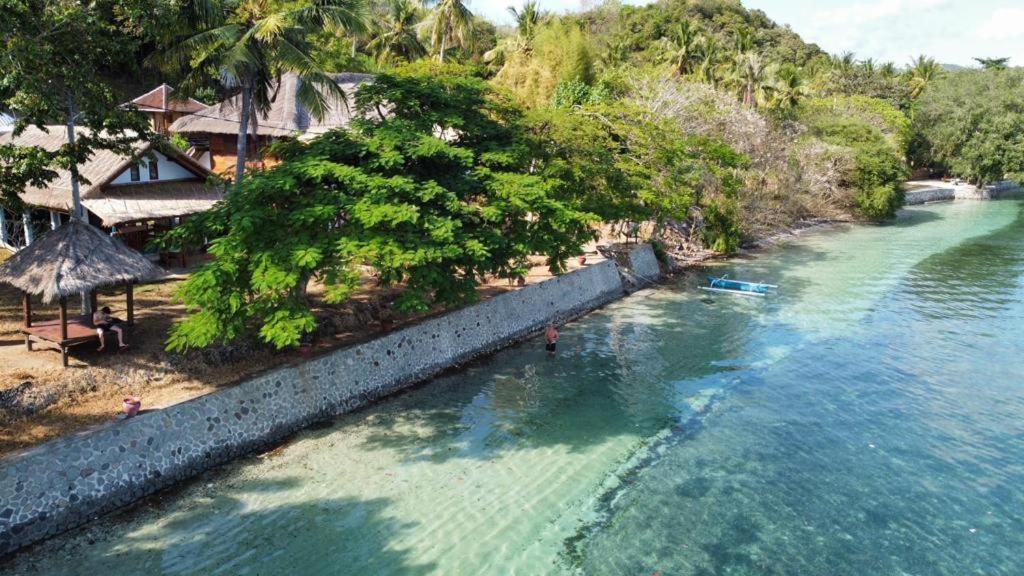 Khabita Beach Resort Lembar  外观 照片